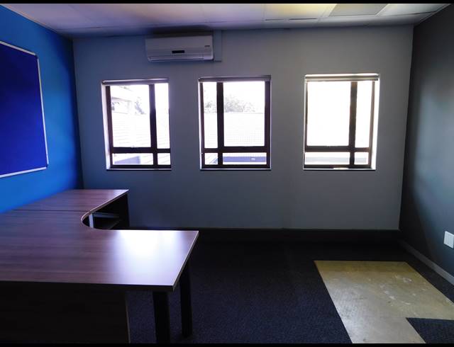 724M² OFFICE TO LET IN HYDE PARK